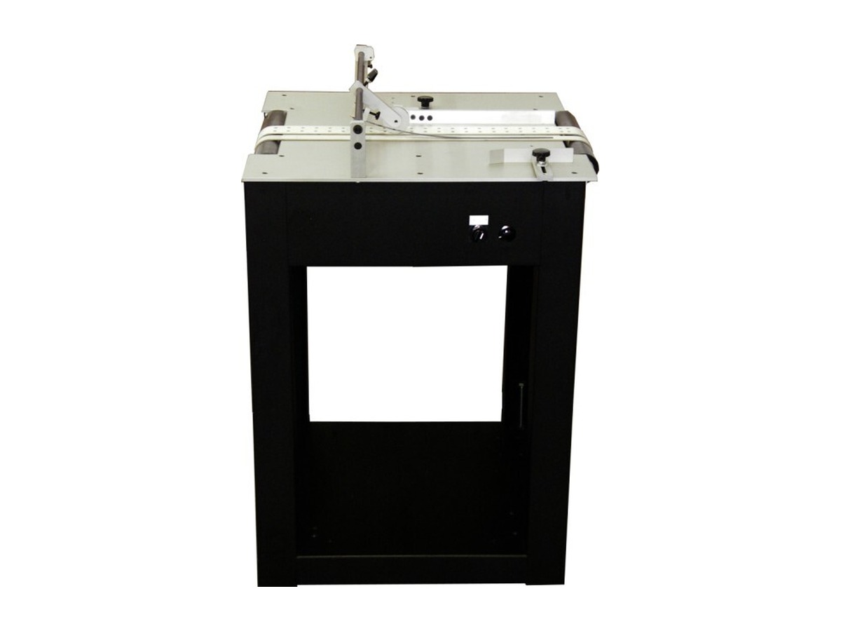 Bump turn conveyor unit that rotates products in line